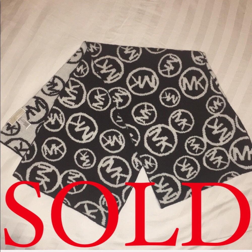 Michael Kors reversable scarf.